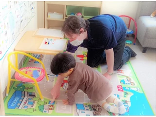 車や電車、その色や形・・・お子さまの興味が学びのヒントです。